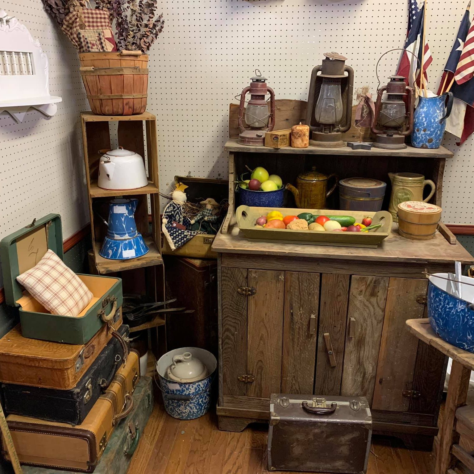 Hometown Antique Mall - Stephenville Tourism and Visitors Bureau